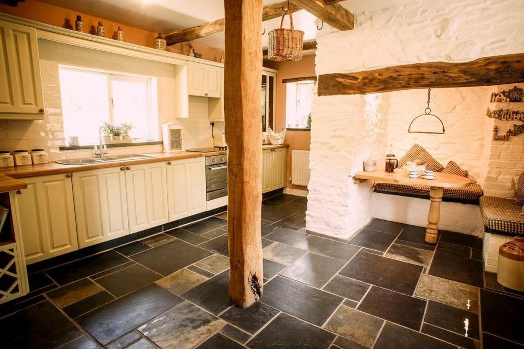 Charming Welsh Cottage Johnston Exteriör bild