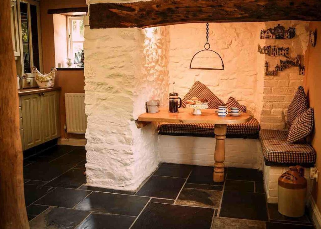 Charming Welsh Cottage Johnston Exteriör bild