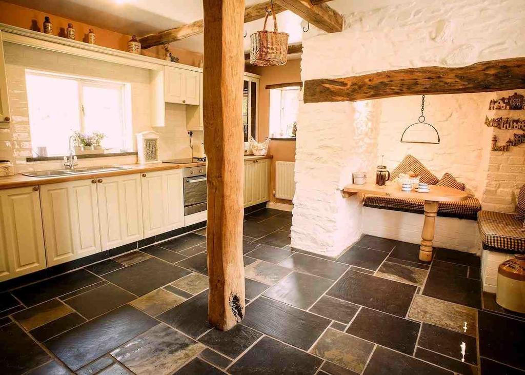 Charming Welsh Cottage Johnston Exteriör bild